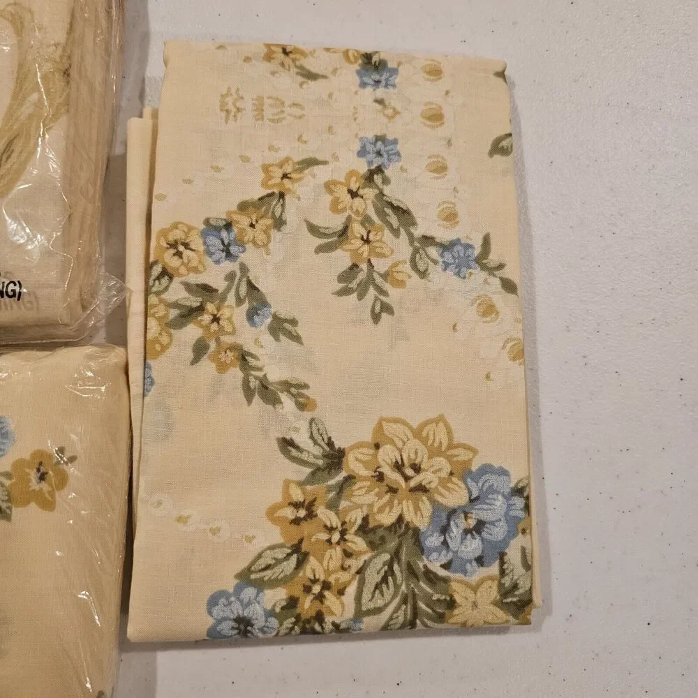 Tastemaker Vintage Twin Fitted & Flat Sheet Set W/Pillowcases - Sheraton NOS